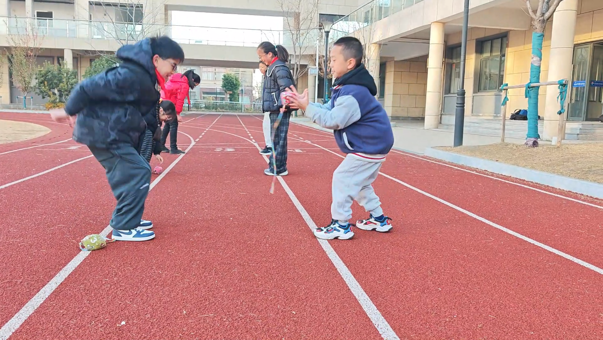 张家港市东莱小学：沙包游戏