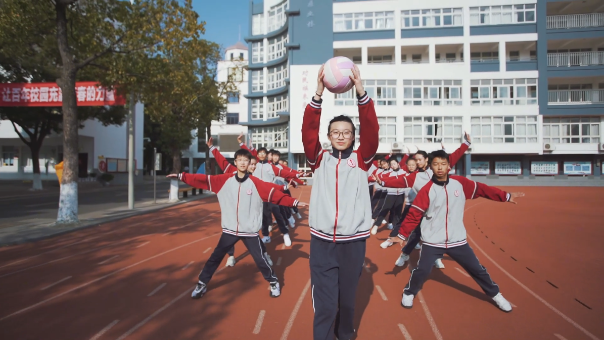 张家港市第一中学城中校区：课间抛接欢乐跑