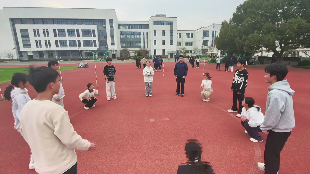 张家港市港口学校：接球萝卜蹲